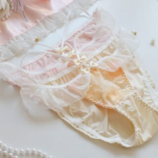 Sweet embroidered low-rise panties